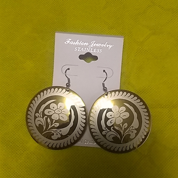 2 pairs floral earrings black & silver bronze silv - Picture 2 of 3